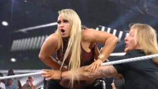 “超筋肉”女子レスラーがブチギレ！ 屈強な男たちを次々と投げ飛ばす衝撃映像…強すぎて浮上した“疑惑”にブラックジョークで解答