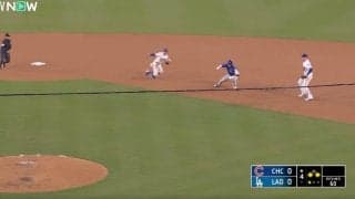 なんで…！？ カブス鈴木誠也、“予期せぬハプニング”「止まってる？」「走れよ…」 山本由伸を打ったのに… まさかの展開に「これは可哀想」