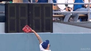 佐々木朗希も脱帽！ド軍24歳の満塁HR阻む“超人キャッチ”にSNS沸騰「リプレイ見たら完全に入ってた」「神すぎる！」