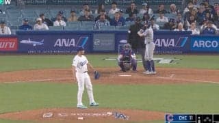 めっちゃ楽しそう！ ドジャースボロ負けで“珍光景”「ヤバいw」 “ニセ山本由伸”がやりたい放題… ファン大爆笑「そして死球」「モノマネ大会」