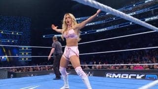 「気合い入れて脱いだぞ！」金髪美女レスラーが“魅せる技”連発で大暴れ…ハッスルしすぎの一部始終にファンツッコミ「無双してる」