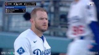 ド軍の大砲、ヘルメット叩きつけ“大激怒” ボール球もスイング取られ感情爆発「マンシーブチギレ」険しい表情でベンチへ