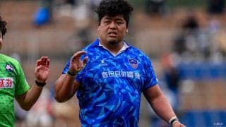 刺激し合う先輩と後輩。ライバルでもある二人は肩と肩で語り合った