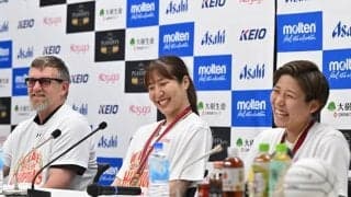 Wリーグ2連覇を達成した富士通のテーブスHCとベスト5にも選ばれた主将の宮澤がゲーム5を振り返る