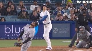 どうした…？ 大谷翔平、弾丸5号で“投手に異変”「そらビビる」「飛んだw」 打った瞬間に体勢がスゴいことになる「笑ってるやん」