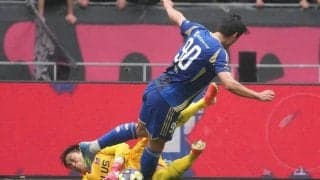 追加点の｢布石となった｣西川周作のフィード、数的不利の町田がとった｢最悪の選択｣と松尾佑介【町田戦の快勝が示す浦和の｢適正ポジション｣】(2)