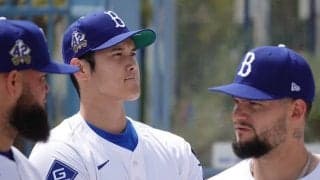どさくさに紛れて…大谷翔平らと“記念撮影”　自己満足するLAメディア「粋な写真だね」