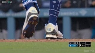 ド軍ベッツ、足元も「42」 偉大な先人への敬意が滲む一幕に中継も注目「ベッツにとっては本当に特別な試合」