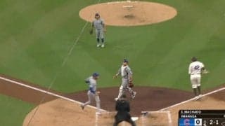 何やってんだよ！ カブス今永昇太を襲った“まさかのハプニング”「さすがに可哀想」「不運すぎる」 味方選手が“ありえないエラー”連発… ファン騒然