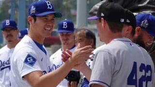 大谷翔平とハグ、“懐かしの人物”に「いたのか！」　まさかの光景にX驚き「いつの間に」