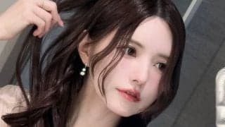 ｢フロンターレ好きなんですか!?｣益若つばさ、17歳“そっくり息子”とガチサポコーデでサッカー観戦！