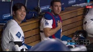 大谷翔平、豪快6号ホームランで“あのポーズ”も「超特大」…カメラが映した“ゴキゲンすぎる”ベンチでのひと幕