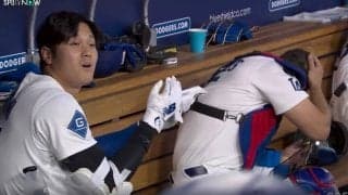 何が起きた…？ 大谷翔平に“想定外のハプニング”「すごい表情」「危っ！」 ファウルボール直撃でビックリ「なんでデコルテw」