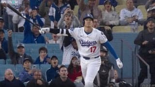 どうした…！？ 大谷翔平、特大アーチに“観客ショック”「ビビってるw」「すげえな」 凄まじい“打球音”にドン引き「破裂した？」