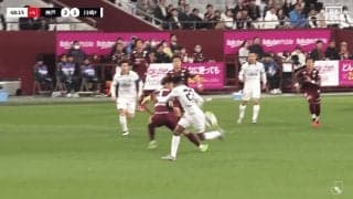 「全てがうめえ…」“奇跡のヒールトラップ”→圧巻ゴラッソにファン驚愕！「狙ったの？」「意味不明な点の取り方」「速さだけで事故を起こす」川崎FWが妙技