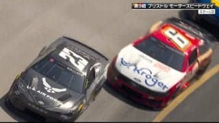 「危ない」マシンを“ぶつけて煽る”NASCARの衝撃シーンがエグい！ 「ガンガンいく」ファン沸騰