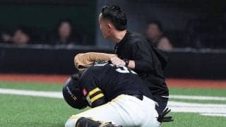鷹・正木が「左肩亜脱臼」で登録抹消　スイング後に倒れこみ悶絶…止まらぬ負傷者