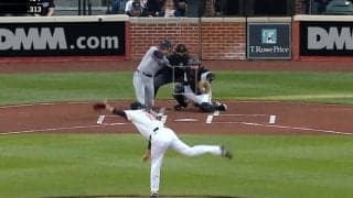 なんで…！？ 菅野智之の魔球で“まさかの光景”「動きすぎ」 天才打者が困惑… バットにかすりもしない「エグい軌道」