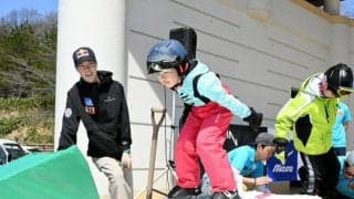 スキージャンプ五輪金の小林陵侑選手、子どもたちとジャンプで交流