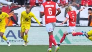 「ワールドクラス」伊東純也、圧巻個人技からの逆足弾丸ミドルにスタジアム騒然「最高の形」イナズマドリブル→超絶タッチで守備翻弄→クロスバー直撃豪快シュート炸裂