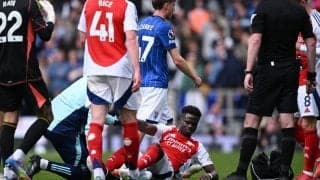 かかと裏に悪質タックルを受けたサカは大事に至らず、アルテタ監督｢幸いにも大したことには見えなかった｣