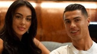 ｢クリスティアーノ、嫉妬しないで｣C・ロナウドの事実婚妻、ブラトップ＆ミニボトム姿で男性と情熱的ダンス！ロナウドも｢いいね！｣で反応