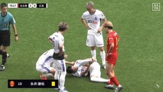 「レッドカードだろ！」名古屋FWの“超危険タックル”に批判殺到「悪質」「あのスピードで真後ろは…」広島FWが負傷退場→監督も判定に激昂「審判も罰を受けるべき」