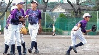 守備で「打球に合わせにくい」悩みの解決策は？　リズム感で高める“1歩目の質”