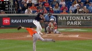 何故、そこに投げた！？ 菅野智之、強気の投球で“まさかの光景”「エグいな」「巨人のエースやぞ？」 “鬼制球”で打者が動けない「まさにサムライ」