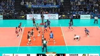女子バレーで開脚美技→“神の手”レシーブ「スーパープレーが飛び出した！」衝撃の連係に実況驚き
