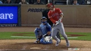 トラウト、衝撃のMLBトップ弾に内野手“確信棒立ち” 現地実況も絶叫「No.9！No.9！」→ベンチで「消防士ヘルメット」反響続々