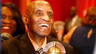 “フェイダウェイの考案者”ディック・バーネットが88歳で他界…2024年にバスケットボール殿堂入り