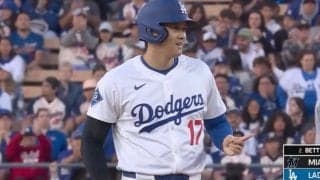 誰へのポーズ？ 大谷翔平、一瞬見せた“動き”にファン注目「カッコよすぎ」“爆速盗塁”成功シーンが話題に「マッカローさんかな？」