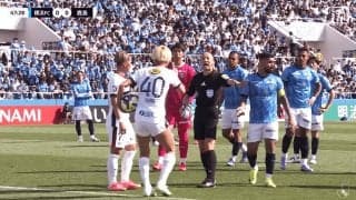 「また問題行動を…」鈴木優磨の“ボール水かけ”→主審に叱られ不満顔が物議！「余計なことすんなー」「ちょっと怒ってる」「やめなさいよw」Xトレンド入り