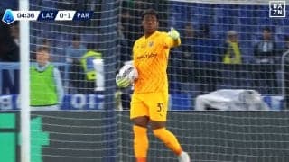 「まるでミサイルだ！」鈴木彩艶の“70m超ザイオン砲”に敵将も脱帽「苦しめられた」「どんなチームも困難に」圧巻フィードで決定機演出の瞬間