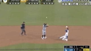 どうした…？  大谷翔平の足で“異変”「ヤバいな」「盗みすぎ」 相手野手陣が大混乱… 痛恨の送球ミス→あっさり“爆速盗塁”
