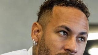 ｢美しい、愛してる｣ブラジル代表ネイマール、元恋人の超美人モデルと熱烈キス公開　お手本級の誕生日演出に｢この男はとてもロマンチック｣