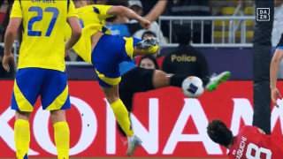 C・ロナウドが唖然…川崎DFの“魔法のシュートブロック”に衝撃＆称賛の声！「どっから飛んできた」「漫画の世界」「ご飯3杯いける」ACLE決勝に導いたスーパー守備の瞬間