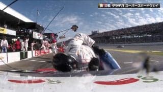 「クルー轢きかけた」NASCARのピットで人とマシンが接触！ 弾き飛ぶタイヤ…中継騒然も「私は大丈夫だ」驚きと感心の声