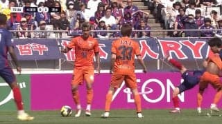 漫画かよ！Jリーグで決まった豪快過ぎる“投げ技”一本「これはいい大腰」「柔道きたな」華麗ななぎ倒しにSNS沸騰