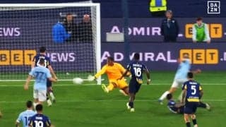 「ブラボー！」鈴木彩艶の“超反応ミラクルセーブ”に現地ファン驚嘆「若林源三だ」「すごいGK」セリエA公式厳選のスーパープレー２連発