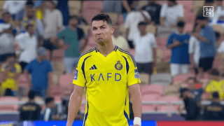 「スーパースターの振る舞い」C・ロナウドの“優しさ＆謙虚さ”に川崎FWが感動「人格者すぎる」「ショッキングな敗戦の後に…」“悔し泣き”直後の神対応が世界中で話題