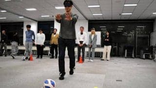 「もうちょっと」は何センチ？ 「目隠し」状態で蹴ったボールの行方