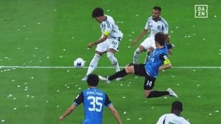 「なんでサウジいるんすか…」フィルミーノが“縦回転チップクロス”で川崎F翻弄→ファン脱帽「意味不明な体勢から理不尽な精度」「個の力で圧倒」「さすがすぎる」【ACLE決勝】