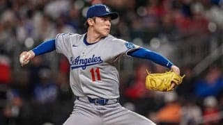 佐々木朗希、ビールシャワーで祝福　メジャー初勝利に同僚も大喜び