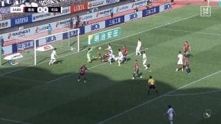 「ファウルだろ」「VAR寝てるのか」シュートミスorファウル？ド派手な決定機逸もVAR介入なしに疑問の声「PKだった気がするけどな」