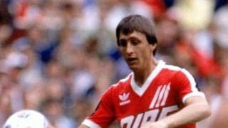 ヨハン・クライフ来日時の衝撃エピソード 試合中に相手選手を指導 バルセロナ監督時代には炎天下のJSL選抜戦も