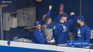 大谷翔平、9号弾でド軍トレーナーが雄叫び！ HR球を直接キャッチ→“何度も”絶叫「俺とっちゃった！」お祭り騒ぎで話題沸騰