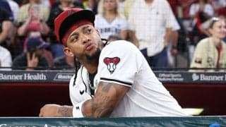 ド紫＆ヘビのインパクト…MLB限定ユニが「最高の見映えだ」　復活カラーが好評「イケてる」