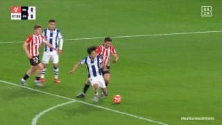 「PKだろ！」久保建英、圧巻ボール奪取→ペナルティエリア内で倒されるもPKなし「とらないんかい」不可解判定に抗議のアピール